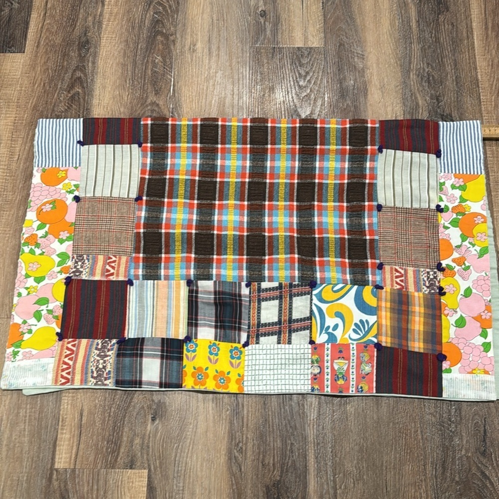 Vintage Handmade Patchwork Lap Quilt with flaws - Picture 6 of 9